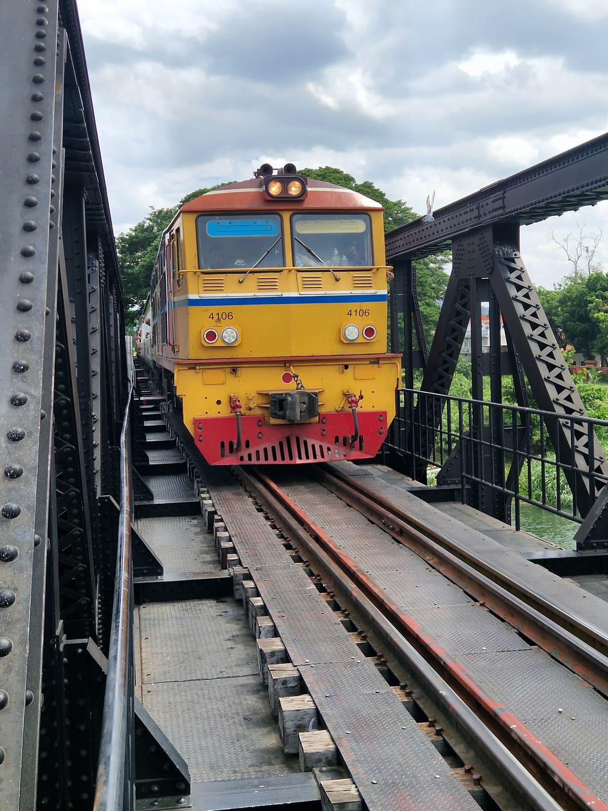 桥面与铁路线 — 桂河大桥 River Kwai Bridge，Kanchanaburi 北碧，Thailand