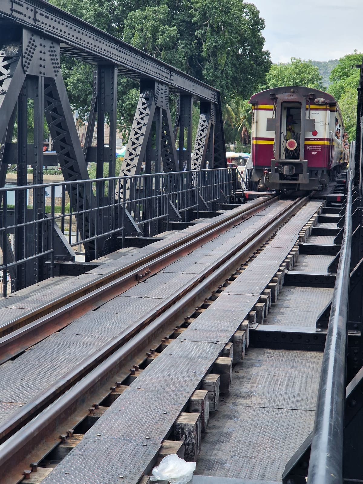 大桥夜晚的灯光 — 桂河大桥 River Kwai Bridge，Kanchanaburi 北碧，Thailand